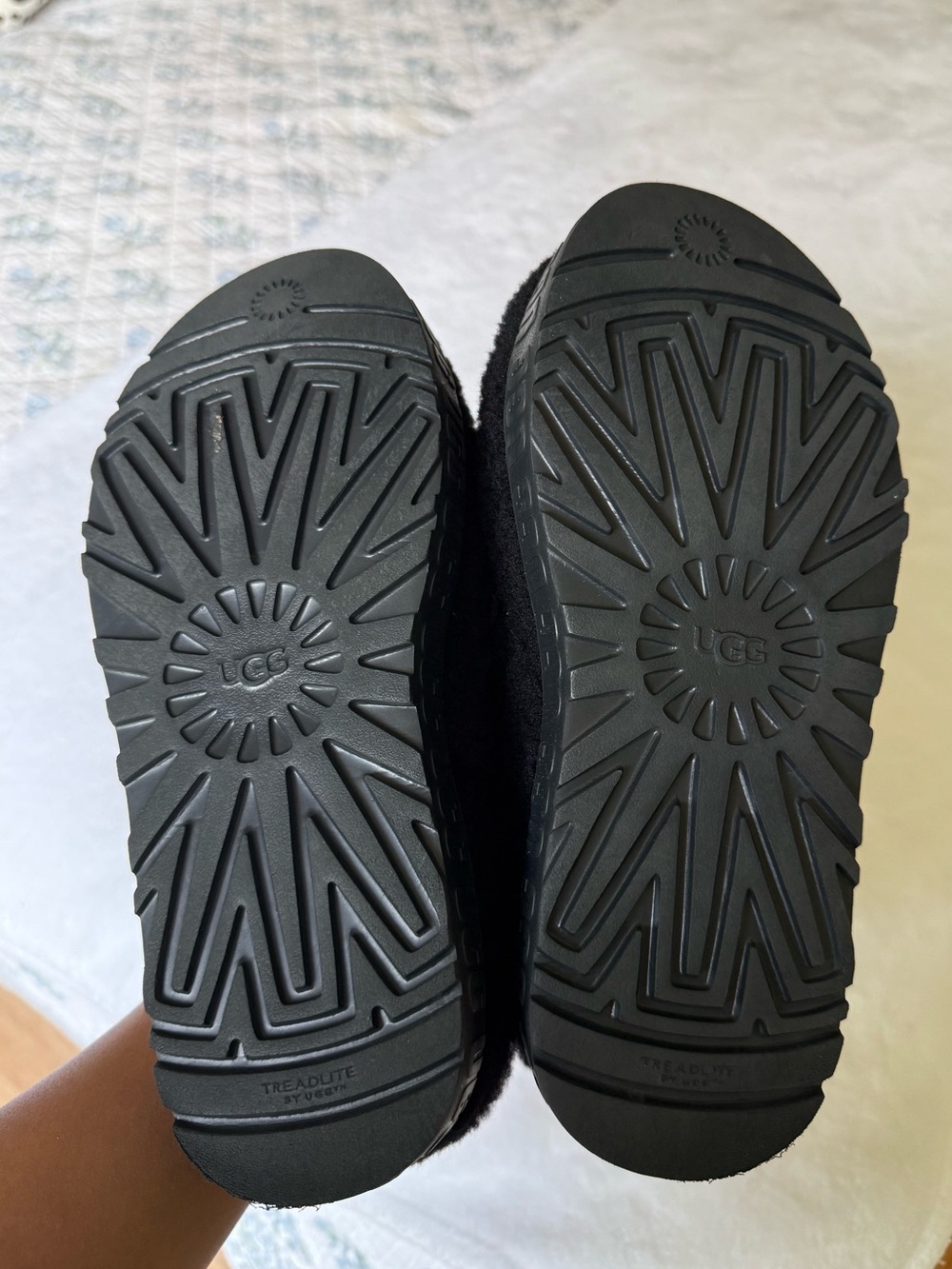 UGG Platform Fluffita Slippers Black - Picture 5 of 5